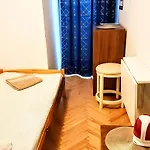 Niebieski Meander Pokoje blisko metra