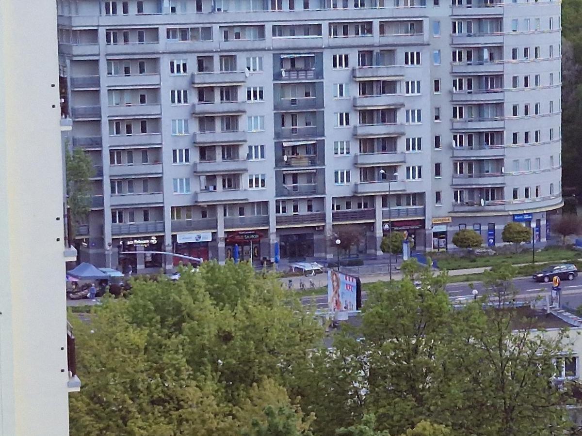 Niebieski Meander Blisko Metra Warszawa
