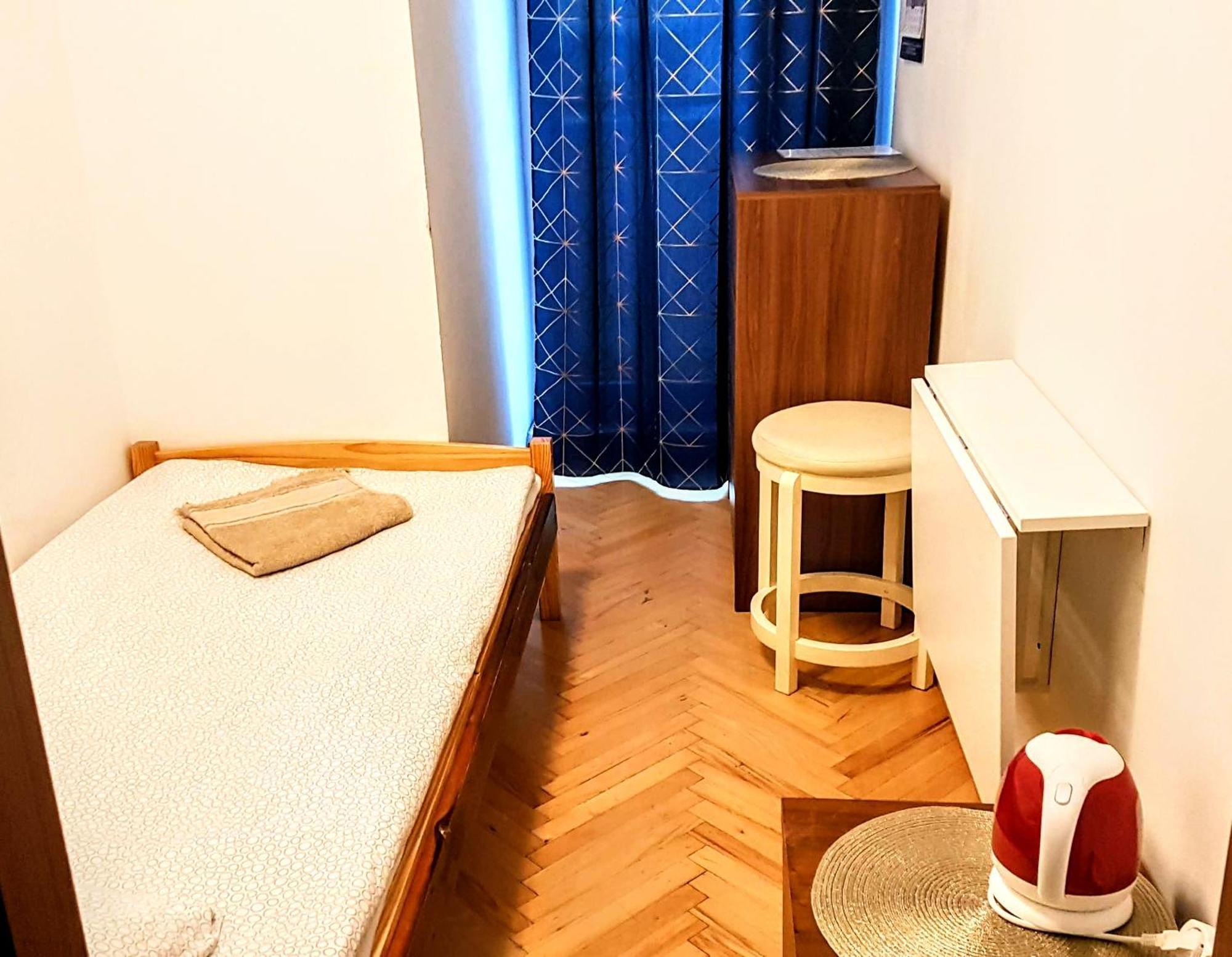 Niebieski Meander Blisko Metra Warszawa